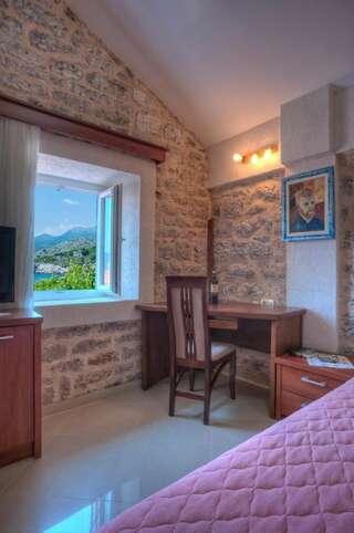 Апартаменты Apartments Porat Свети-Стефан Трехместный номер с видом на море-5